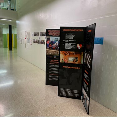 Exposici&oacute;n en el IES Las Llamas de Santander